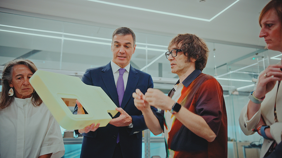 pedro sánchez visita las instalaciones de veltium